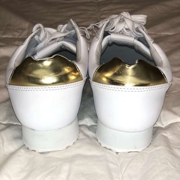 💖G BY GUESS white and gold guess logo sneakers - Picture 4 of 8